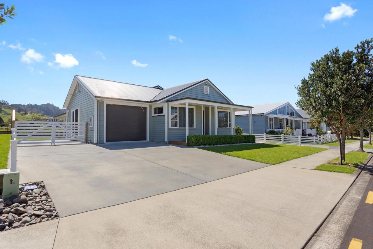 Sky Blue Retreat - Waihi Beach Holiday Home Esterno foto